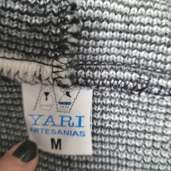 Yari Artesanias Made in Ecuador black white grey wool zip-up hooded sweater - Picture 7 of 9